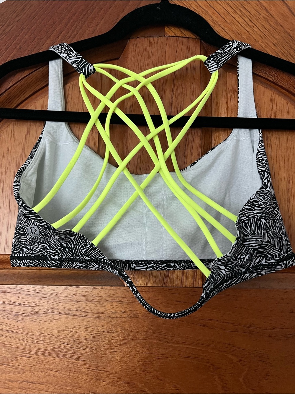 Lululemon Free To Be Wild Bra NWOT RT $48 Size 10 - Picture 2 of 3